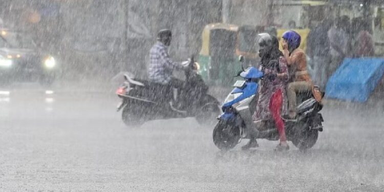 मुंबईत पावसाचा कहर! राज्यात इतका पाऊस का वाढला? पुण्याच्या हवामान शास्त्रज्ञांनी सांगितले कारण..