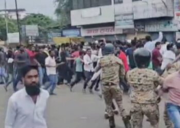 अहिल्यानगरमध्ये मुस्लीम आंदोलकांवर लाठीचार्ज, नेमकं प्रकरण काय?