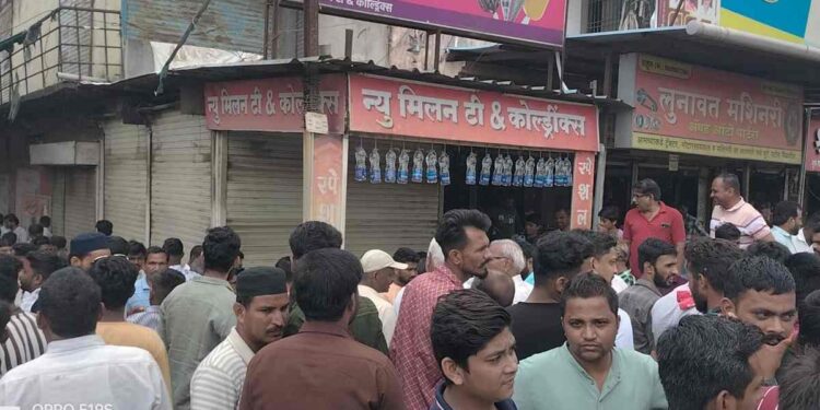 भडगावात चहाच्या हॉटेलमध्ये फ्रिजचा भीषण स्फोट, १३ जखमी