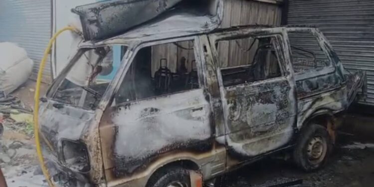 चारचाकी गाडीमध्ये गॅस भरताना स्फोट ; जामनेरमधील घटना