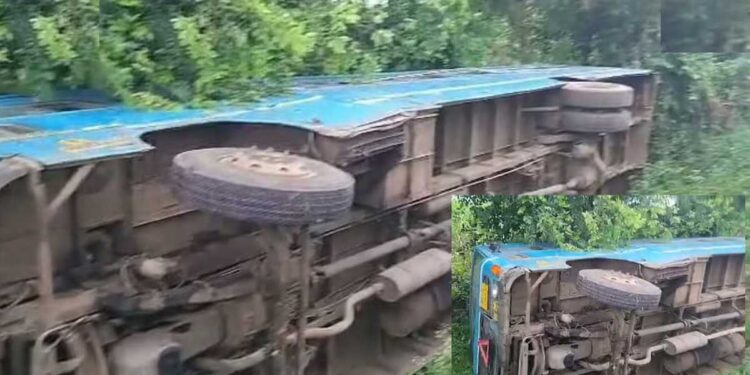 नंदुरबारमध्ये विद्यार्थ्यांनी भरलेल्या एसटीला भीषण अपघात; २५ ते ३० विद्यार्थी जखमी, तीन जण गंभीर