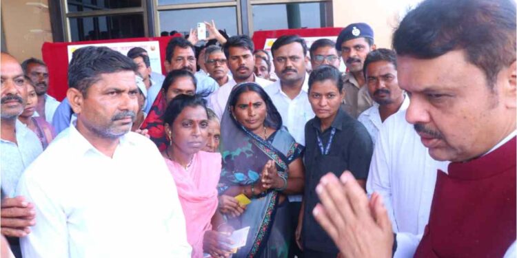 जळगाव जिल्ह्यातील अतिवृष्टीग्रस्त शेतकऱ्यांना भरीव नुकसान भरपाई देण्याचं मुख्यमंत्र्यांचं आश्वासन