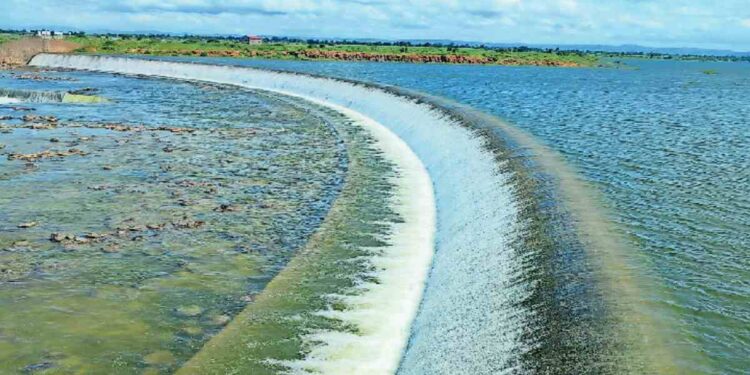 मन्याड धरणातून पाण्याचा विसर्ग वाढला; नदीकाठच्या नागरिकांना सतर्कतेचा इशारा