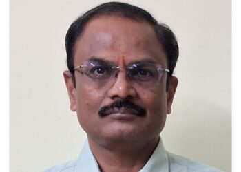 डॉ.रवींद्र ठाकूर यांनी स्वीकारला जिल्हा माहिती अधिकारी म्हणून पदभार