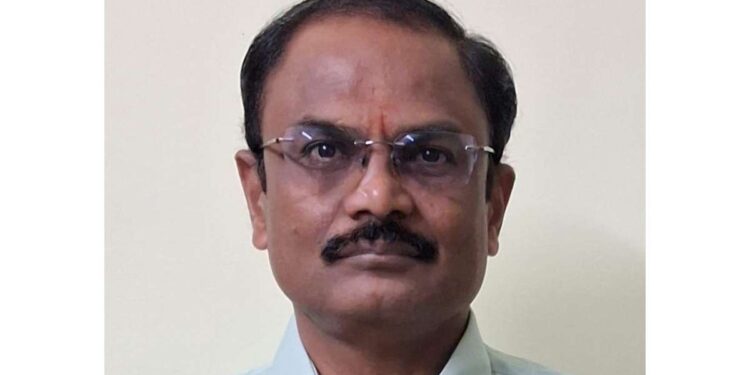 डॉ.रवींद्र ठाकूर यांनी स्वीकारला जिल्हा माहिती अधिकारी म्हणून पदभार