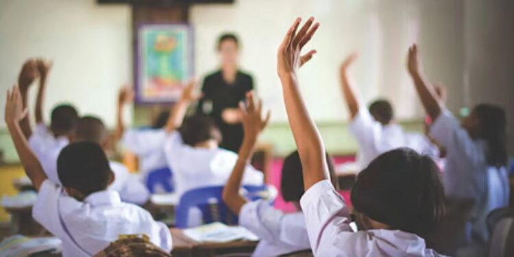 जळगाव जिल्ह्यातील ‘या’ शाळेची मान्यता रद्द..