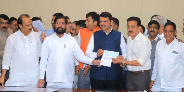 मंत्री, गिरीश महाजनांचे वर्षभराचे वेतनमुख्यमंत्री सहायता निधीस ! रक्कम किती? जाणून घ्या