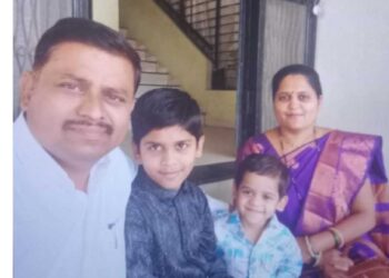 विदगावच्या तापी पुलावर भीषण अपघात; भरधाव डंपरच्या धडकेने कार नदीपात्रात, मायलेक ठार