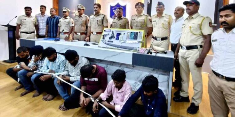 रस्ता लुटीचा प्रयत्न फसला ; चोपड्यात ७ सराईत लुटारु शस्त्रांसह जेरबंद!