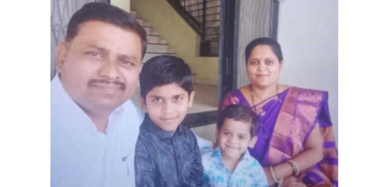 विदगावच्या तापी पुलावर भीषण अपघात; भरधाव डंपरच्या धडकेने कार नदीपात्रात, मायलेक ठार