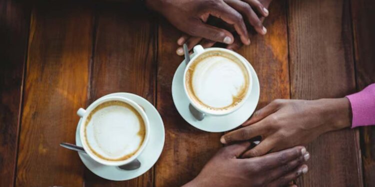 कॉफी शॉपवर पोलिसांची धाड; मुलं-मुली सापडले नको त्या अवस्थेत