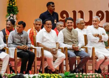 गुजरातमध्ये नव्या मंत्रिमंडळाचा शपथविधी; या २५ नेत्यांनी घेतली मंत्रीपदाची शपथ, संपूर्ण यादी वाचा