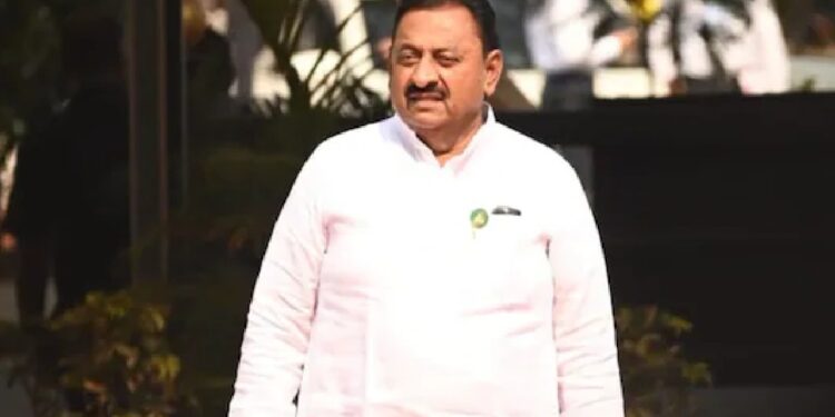 बाबासाहेब पाटलांनी सोडलं अचानक गोंदिया जिल्ह्याचे पालकमंत्री पद ; नेमकं कारण काय?