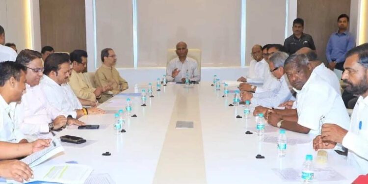 राज्यातील विरोधक एकवटले! निवडणूक आयोगाची भेट घेत वेधलं विविध मुद्द्यांकडे लक्ष