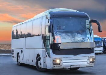 ऐन दिवाळी तोंडावर खासगी ट्रॅव्हल्सच्या तिकीट दरामध्ये दुपटी-तिप्पटीने वाढ; प्रवाशांचे निघाले दिवाळे