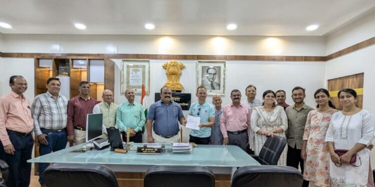 “माझे शहर माझी जबाबदारी” उपक्रमांतर्गत जळगाव महानगरपालिकेला स्वच्छता व्यवस्थापनाबाबत निवेदन