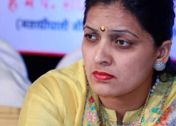 रुपाली चाकणकरांबाबत टीका भोवली ! रुपाली पाटलांची प्रवक्तेपदावरुन हकालपट्टी, राष्ट्रवादीकडून नव्या 17 प्रवक्त्यांची यादी जाहीर