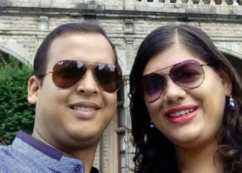 परपुरूषाशी शारीरिक संबंध ठेवण्यासाठी बळजबरी; आयएएस पतीविरोधात आयएएस पत्नीची तक्रार