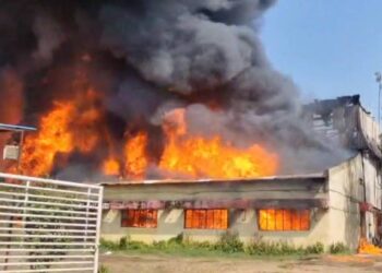 जळगाव MIDC मधील केमिकल कंपनीला भीषण आग; विझवण्यासाठी शर्थीचे प्रयत्न