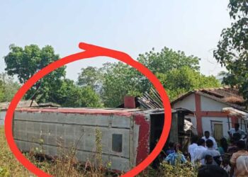 बापरे! ४० ते ४५ प्रवाशांना घेऊन जाणारी बस दरीत कोसळली