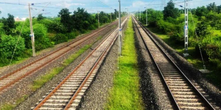 आनंदाची बातमी ! मनमाड-जळगाव दरम्यानची तिसरी रेल्वेलाइन सुरू
