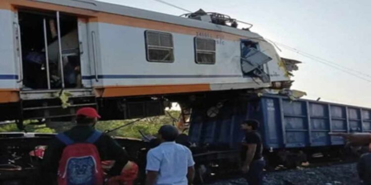 देशात भीषण रेल्वे अपघात! पेसेंजर ट्रेन अन् मालगाडीची जोरदार धडक, अनेक प्रवाशी दगावले