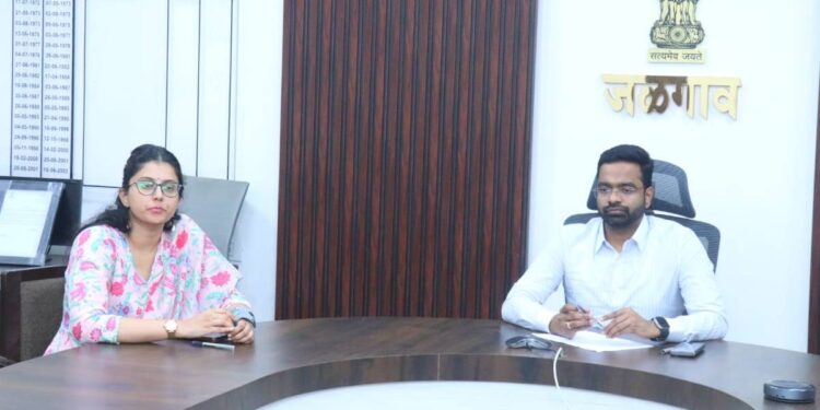 जळगावच्या जिल्हाधिकाऱ्यांनी घेतला निवडणूक विषयक कामकाजाचा आढावा ; दिल्या ‘या’ सूचना?