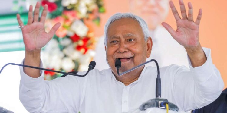 नितीश कुमारांनी घेतली १० व्यांदा बिहारच्या मुख्यमंत्रिपदाची शपथ