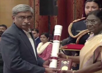 विज्ञान पुरस्कारांचे वितरण; प्रा.जयंत विष्णू नारळीकर यांचा मरणोत्तर विज्ञान रत्न’ या सर्वोच्च पुरस्काराने सन्मान