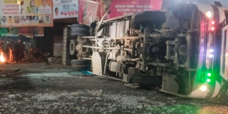 उत्तर प्रदेशात धरणगाव तालुक्यातील भाविकांच्या बसला अपघात ; एकाच मृत्यू, अनेक जखमी