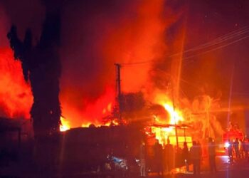 जळगाव एमआयडीसीमधील ठिबक सिंचन नळ्यांच्या कारखान्याला भीषण आग ; कोट्यवधी रुपयाचा माल जळून खाक