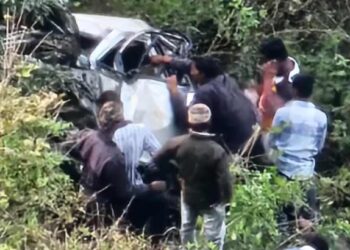 नाशिकमध्ये भाविकांवर काळाचा घाला, कार दरीत कोसळून ६ जणांचा मृत्यू