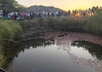 धक्कादायक ! पाण्याने भरलेल्या विहिरीत ट्रॅक्टर ट्रॉलीसह बुडाले, एका चिमुकलीचे शव काढले, दुसरी बेपत्ता