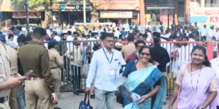 अर्ज छाननी दरम्यान मनपा परिसरात उमेदवारांसह समर्थकांची तोबा गर्दी