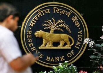 महाराष्ट्रातील ‘या’ सहकारी बॅंकेवर RBI ची कारवाई; खात्यातून पैसे काढण्यावर बंदी, तुमचे खाते तर नाही?