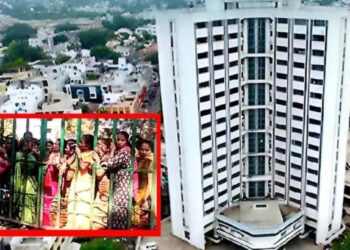 आधी पैसे वाटल्याचा व्हिडीओ.. आता तर महिलांना डांबून ठेवल्याचा आरोप, जळगावमध्ये खळबळ