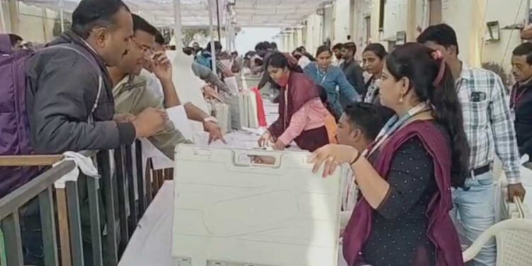 जळगाव महापालिकेच्या मतदानासाठी प्रशासन झाले सज्ज