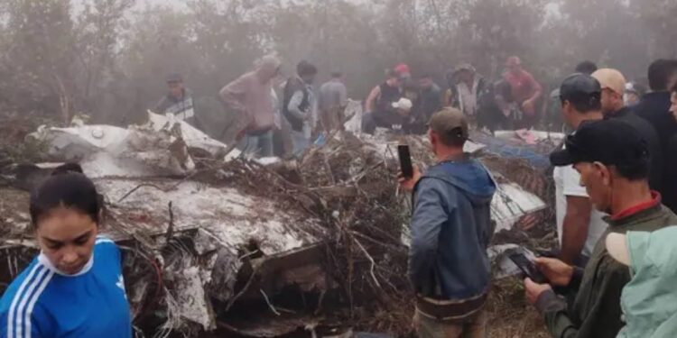 विमान अपघातात १५ जणांचा मृत्यू, अपघातात संसदेचे सदस्य असल्याची माहिती