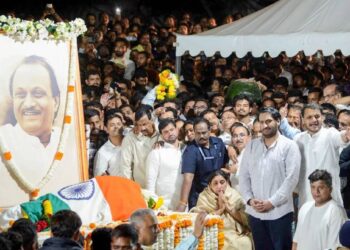 अजितदादाला अखेरचा निरोप देण्यासाठी बारामतीत जनसागर उसळला