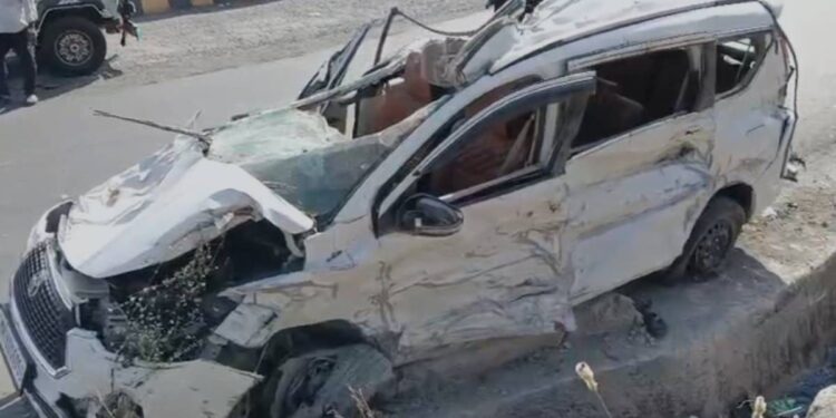 दर्शनासाठी जाताना काळाचा घाला; चाळीसगावच्या कन्नड घाटात भीषण अपघात, तिघांचा मृत्यू, चौघे गंभीर जखमी