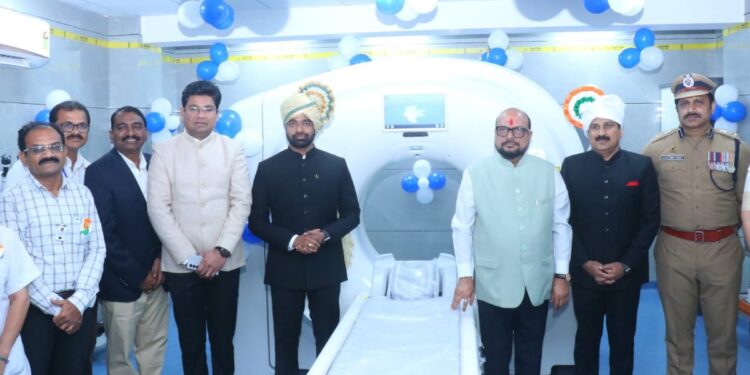 जळगावच्या शासकीय वैद्यकीय महाविद्यालयात अत्याधुनिक सीटी स्कॅन मशीनचे लोकार्पण