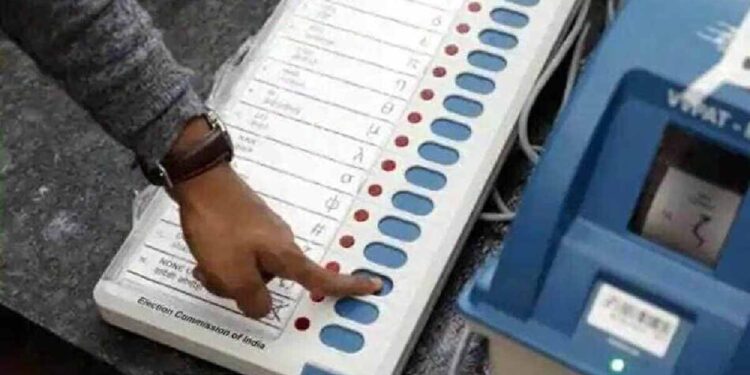 जळगावमध्ये मतदानाचा वेग वाढला; ११:३० पर्यंत १३.३९ टक्के मतदान