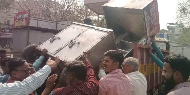 नवीन जिल्हा न्यायालयासाठी शाहू नगरातील सात एकर जागा अतिक्रमणमुक्त; आठ वाहने जप्त