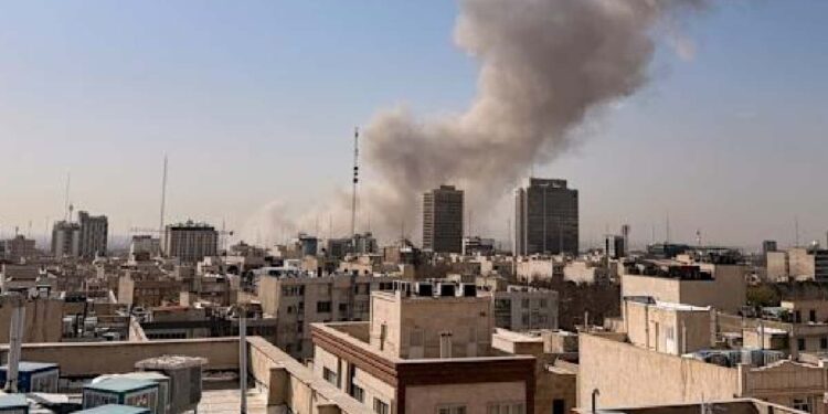 इस्रायल-अमेरिकेच्या हल्ल्यात शाळेवर बॉम्ब; 24 विद्यार्थ्यांचा मृत्यू, इराणमध्ये हळहळ