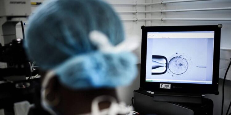 एका अंडाशयामागे २० हजार, ३०० महिला जाळ्यात; बदलापूर प्रकरणाने महाराष्ट्रात खळबळ