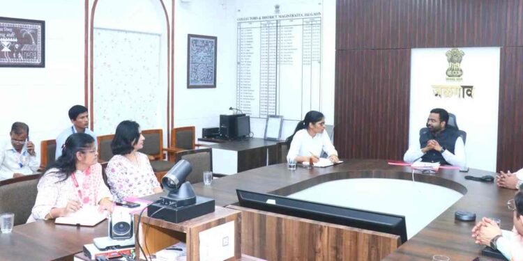 १०वी व १२वी परीक्षा कॉपीमुक्त वातावरणात पार पाडण्यासाठी जिल्हाधिकाऱ्यांच्या अध्यक्षतेखाली आढावा बैठक