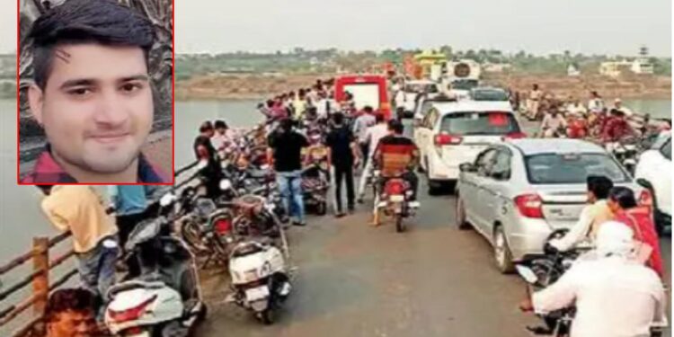 भुसावळच्या तरुणाने घेतली तापी नदीत उडी