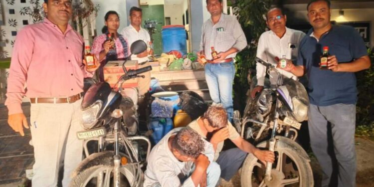 अमळनेर–चोपडा परिसरात बनावट मद्य कारखान्याचा भांडाफोड ; दोघांना अटक, ३ लाखांचा साठा जप्त