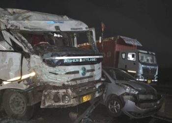 पाळधी ते तरसोद महामार्गावर भीषण अपघात; कंटेनर कलंडल्याने सहा वाहनांची एकमेकांवर धडक