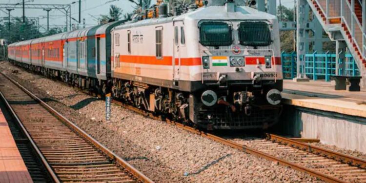 मध्य रेल्वेचं प्रवाशांसाठी मोठं गिफ्ट ! भुसावळामार्गे मुंबईतून प्रयागराजसाठी 44 स्पेशल ट्रेन सुटणार